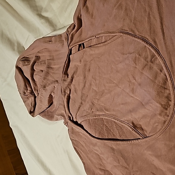 Hoodie.. two front pockets..rounded bottom.. peek a boo back - Picture 6 of 7